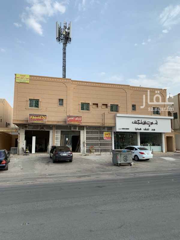 1676838 عماره مجدده من الداخل كاملاً ارضياتها سيراميك والحمامات والمطابخ والكهرباء وشبكة المياه مغير بالكامل الى حراري القبلان والخزان العلوي مغير من الزامل والكهرباء بالكامل محول الى٢٢٠ فولت . التأجير بالكامل تصلح مستوصف . او عوائل . لانقبل تأجيرها عزاب نهائياً
