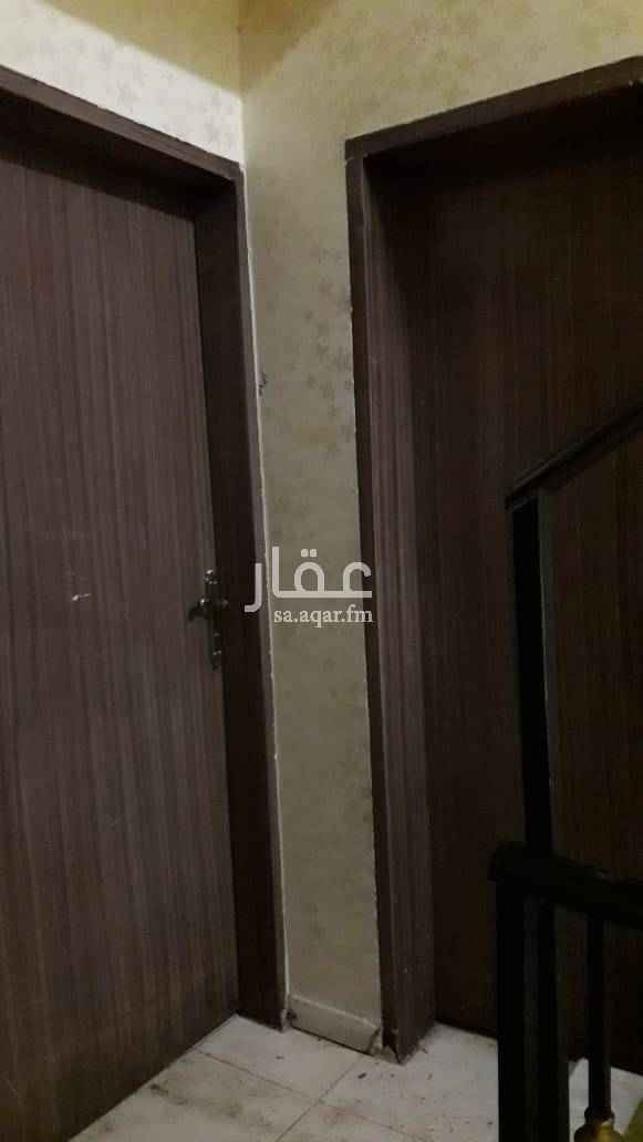 1632979 شقة بالدور الأول نظيفة قريبة من خريص والمعارض عمر البيت أقل من ١٠ سنوات مدخلين ومطبخ راكب
مجلس ومقلط وصالة وغرفتين نوم و٢ حمام ومطبخ راكب
الايجار ١٦ ألف ريال دفعتين
الموقع النسيم الغربي شارع عبد الله بن مسعود ٣٠قصمان خلف محطة ميد
/////////////////////////////
للاستفسار مجموعة الزومان للعقارات شارع عبد الله بن مسعود ٣٠قصمان مقابل مسجد الذياب ٠٥٥٥٤٦٣٩٣٠