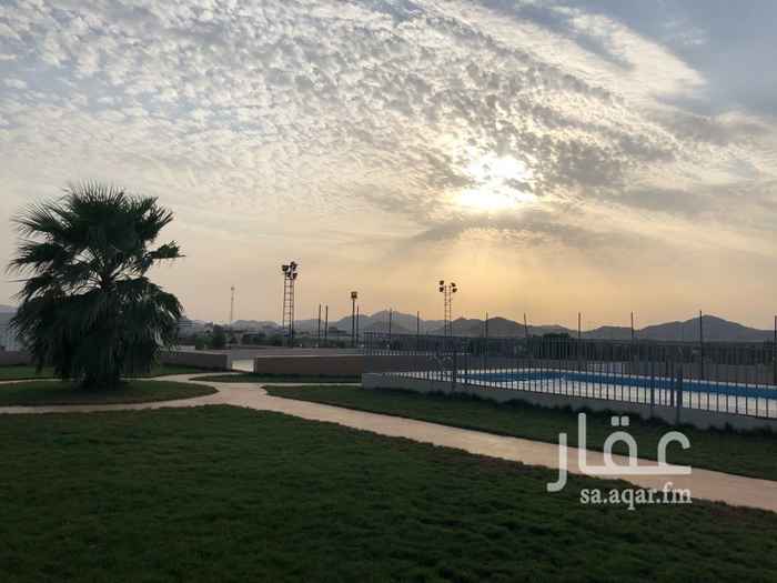 1630062 السلام عليكم ورحمة الله وبركاته
الاستراحة مساحتها 6945 متر مربع
على شارعين متظاهرين وشارع 15 متر يصل اليها وغير نافذ
المباني عمرها 5 سنوات
والصك على تقديم الشهود بإذن الله
تفاصيل الاستراحة
الاستراحه قسمين
قسم الرجال :
مجلس 15 * 7
مقلط 10 * 6
مسبح 13 * 6
ملعب قدم وطائرة
جلسات خارجية مسطحات خضراء
قسم النساء :
صالة 12 * 6
غرفتين 4 * 4
مسبح 8 * 4
جلسة خارجية مسطحات خارجية
يوجد مرزعة على مساحة 3000 م تقريبا
فيها 20 نخله
و200 شجرة مورنقا
و2 بير ارتواز
مستودع مساحة 450 م
مؤجر ٣٥ ألف