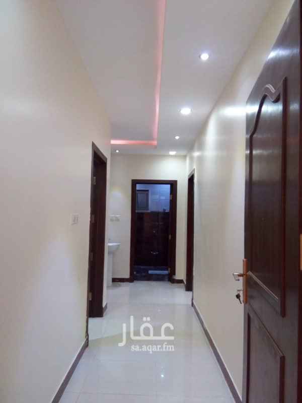 1594076 للايجار دور ارضي في لبن
مكون من ( مشب خارجي - مجلس رجال - مقلط رجال - صاله - 3 غرف - 4 دوره مياه )