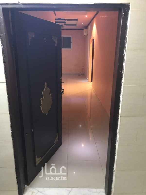 1296882 السلام عليكم ورحمة الله وبركاتة
يوجد لدينا شقة عوائل في الملز مرفق لكم الموقع مكونة من.
غرفت نوم ماستر مع حمام
غرفة نوم بدوم حمام
صالة
مطبخ
حوش صغير
مكيف سبلت
للايجار السنوي
ارجو مراعاة اوقات الاتصال
ابو عبد العزيز
0555475792