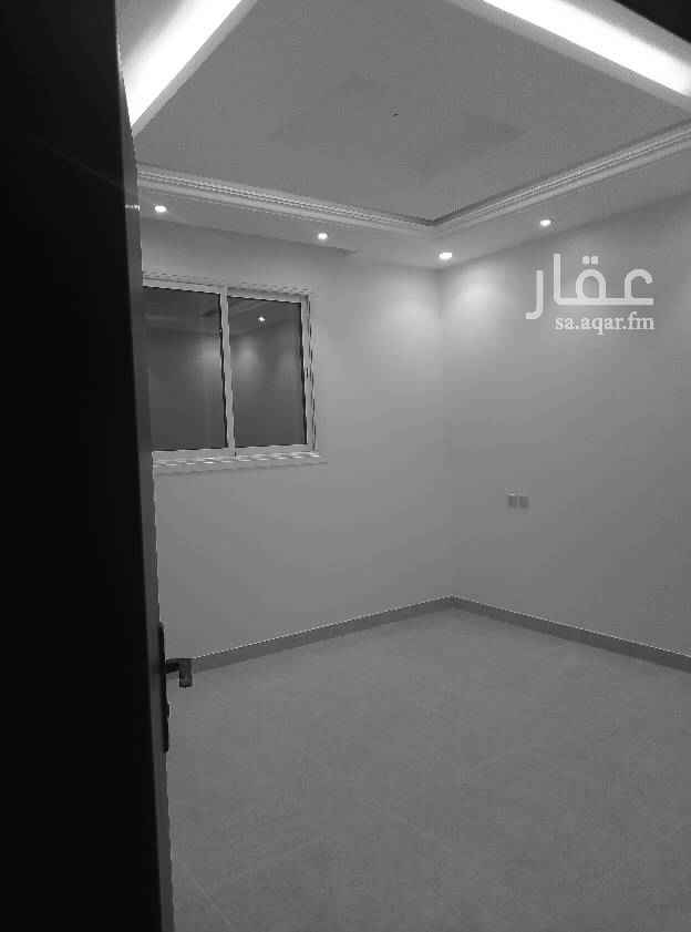 1559544 شقق فاخره للإيجار تتكون من ٣غرفه نوم وصاله ومجلس ومطبخ و٢دوره مياه دور الثالث جديده فيلا كهرباءمستقل بدون مطبخ ومكيفات جوال ٠٥٥٥٤٨١٧٠٣