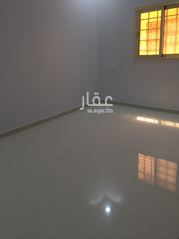 1587335 للايجار ثلاث تتكون من ٣غرف وصاله ودورتين مياه بحي الرمال للتواصل ٠٥٥٥٤٨٩٢٩٨