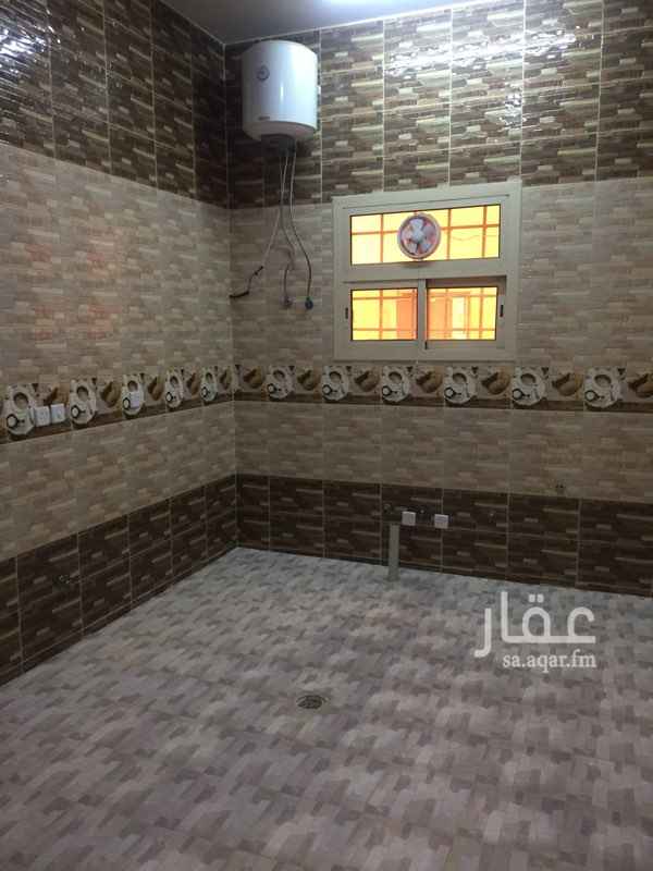 1687673 للايجار شقتين شقه تتكون من ثلاث غرف وصاله ومطبخ ودرتين مياه والشقه الثانيه تتكون من غرفتين وصاله ومطبخ ودوتين مياه وصطح خاص بالشقه للتواصل0555489298