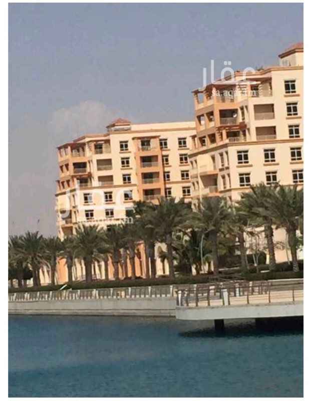1385774 الشقه جديده ومؤثثه بكامل التجهيزات مع بلكونه مساحتها ٩ امتار مطله على المارينا ..