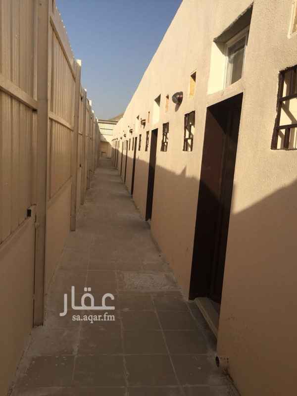 1195436 يوجد مجمع سكني للآيجار (بمكة المكرمة-النوارية الغربية).
المجمع مستقل ومكون من 40 غرفة
حجم الغرفة الواحدة 28متر الصافي 20متر (كل غرفة حمام+مطبخ ) الحمامات جاهزه والمطبخ مجهز بمغسلة و دولاب
كل غرفة بها تكييف مركزي مركب وجاهز.
المجمع جديد مشطب قبل شهر تقريباً.
للمفاهمه 0555507164 ابو فهد..