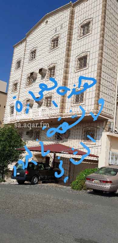 1297237 مدخلين للشقة - مدخل للرجال :فيه مجلس ومقلط وحمام ومغاسل .
ومدخل النساء : مطبخ + صالة + ٣ غرف نوم + غرفة خزين + حمامين .
غرفة النوم الرئيسة لها حمام مستقل