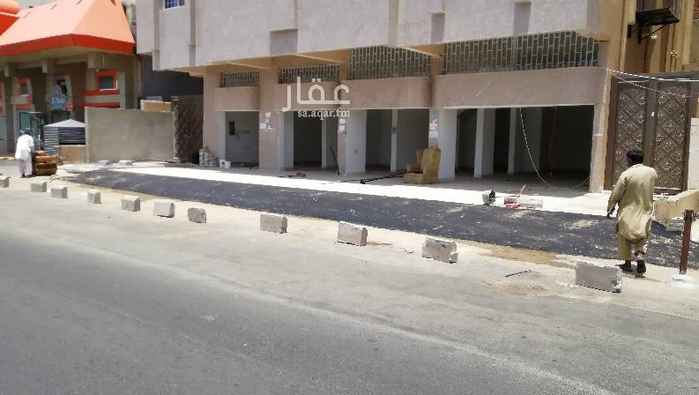 1381095 عمارة خمسه ادوار مكون كل دور من شقتين كل شقه 4 غرف وحمامين ومطبخ و بها مصعد و العمارة جديده وفيها اربع محلات تجارية