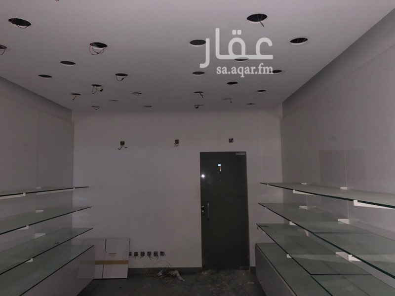 1377032 مساحة المحل 10 متر طول في 4 متر عرض
يوجد اربع محلات بجانب بعض يمكن فتح المحلات على بعض
بجوار مربع ناجي الحربي والبيك
اقل من 50 متر المسافه
مطلوب في المحل 25 الف في السنه قابل للتفاوض
مرفق صور من الموقع