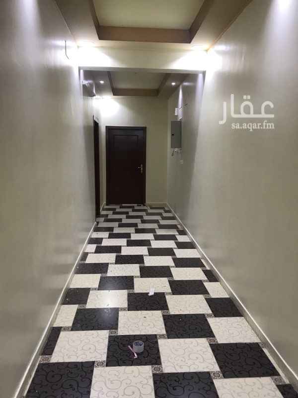 1451844 ٣- غرف كبيره
١-صالة كبيره
٣-دورات مياه
مطبخ
موقف سياره
الماء مجاناً