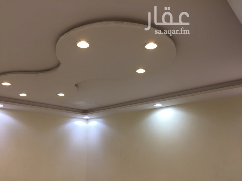 1616199 مجلس ٦*٦
غرفه صفيره
حمام
مطبخ
مدخل سياره
الكهرباء والماء ١٥٠٠ / ٦ شهور