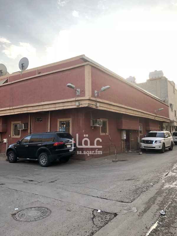 1688936 عمارة زاوية شمالية شرقية
مساحتها ٣٠٠ متر مربع
دورين
يوجد بها عدد ٦ شقق تتكون من غرفتين وصالة وحمام ومطبخ
وعدد ٢ شقق تتكون من ٣ غرف وصالة وحمامين ومطبخ
يوجد بها عدد ٣ عدادات كهرباء
و٣ عدادات ماء
اغلب الشقق يوجد بها مكيفات راكبة
موجرة كاملة الان ولا يوجد شيء شاغر
دخلها ممتاز وموقعها واضح وقريبة من تركي الاول
البيع للصامل ومن المالك مباشرة