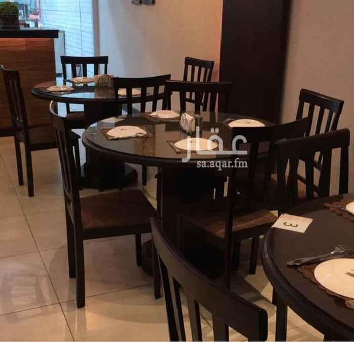 1568445 الموقع :"مكة- الشوقية" شارع محمد بن جبير
المساحه دور وميزان بمساحة 200 متر مربع "140 متر دور ارضي +60 متر مربع ميزان "
مجهز بالكامل :
•صالة طعام ارضيه + استقبال+ سلم الصعود للدور العلوي
•مستودع
•غرفة غسيل
•غرفة تحضير
•مطبخ وإعداد الوجبات +سلم خدمات
•صالة طعام علويه +مغاسل ودورات مياه
•تكييف مركزي ، وديكور هادئ و انيق وأثاث راقي •مجهز بالرخص و الاوراق الرسمية" بلديه + دفاع مدني" ..
•الإيجار السنوي ١٠٠٠٠٠ ﷼ في العقد وينزل الى ٨٠٠٠٠﷼
•المطعم يتميز بموقعه الاستراتيجي حيث يمكن الوصول اليه من