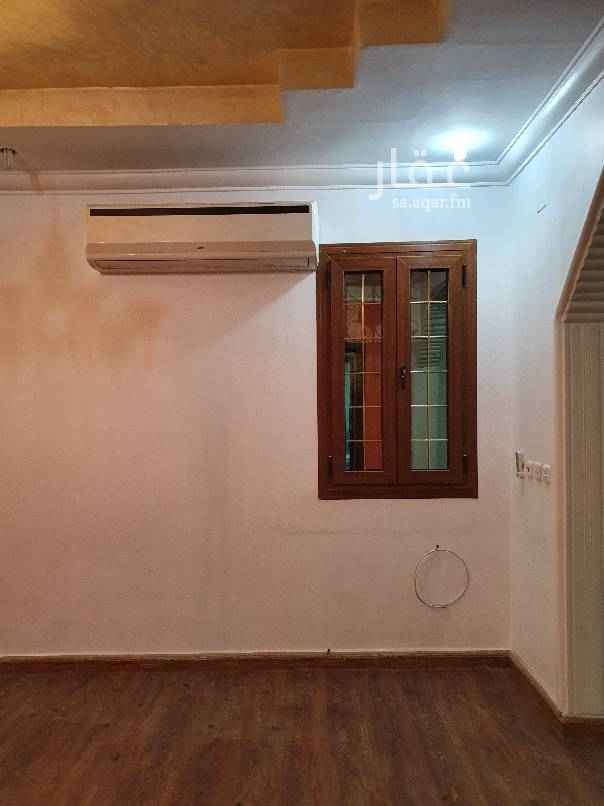 1760962 الموقع دقيق والشقة في شارع العدل بحي الروابي.
الشارع ٣٠ والعمارة شقق سكنية (لا توجد محلات تجارية).
الشقة بالدور الاول.
الشقة مكونه من غرفتين نوم وصالة ومجلس ودورتين مياه.
المكيفات راكبه (٢ سبلت و٣ شباك ) من ضمنها المطبخ.
المطبخ راكب ( حالته ممتازة وجودته عاليه).
الارضية اغلبها خشبية( باركيه).
السوم واصل ٣٠٠ ألف ريال
(الشقة مناسبة للسكن أو الإستثمار لنظافتها وتميز موقعها)
التواصل عبر الواتس اب فقط (٠٥٥٥٥٧٦١٢٧)