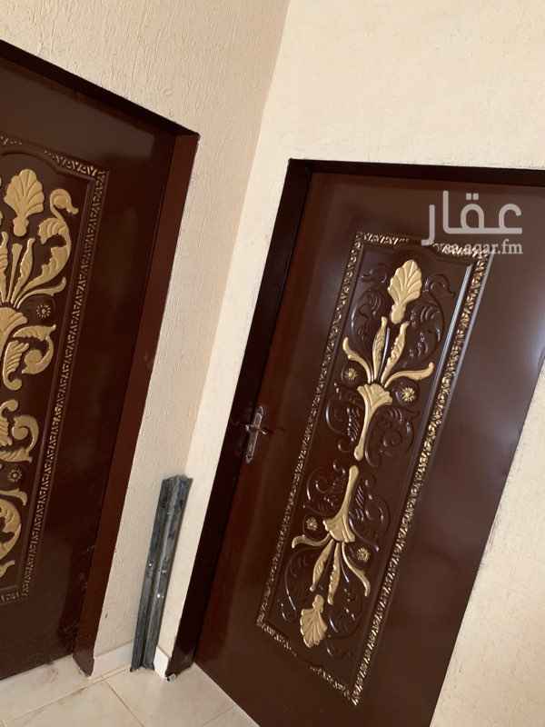 1665018 شقه تتكون من مجلس مقلط و٣ غرف نوم ومطبخ ودورتين مياه
الاجار ١٤٠٠٠ تدفع كل ٦ شهور
ملحوظه الشارع ٢٠