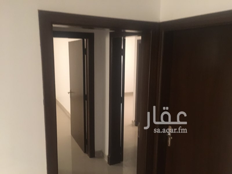 1506581 يوجد ثلاث شقق جديد للايجار في فيلا
الدور الاول شقتين والدور الثاني شقة
كل شقة ثلاث غرف وصاله و2 حمام
فتحات التكييف شباك عداد الكهرباء مستقل
السعر قابل لتفاوض في حالت الدفع كاش