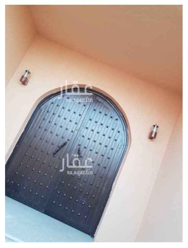 1213130 شقتين واحدة بالدور العلوي والاخرى ارضي
باربع غرف وصالة وثلاث دورات مياه ومستودع بجوار جامع ام المؤمنين عائشة وقريبة من المركز الصحي ومجمع المدارس
