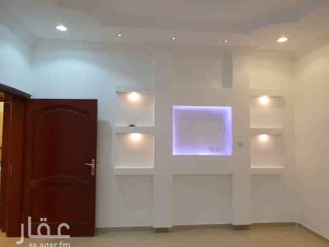 1574082 شقه فاخره في جده مخطط الرياض بجوار طريق عسفان مدخلين ٥ غرف وغاز مجاني والماء بالتساوي مع الحيران