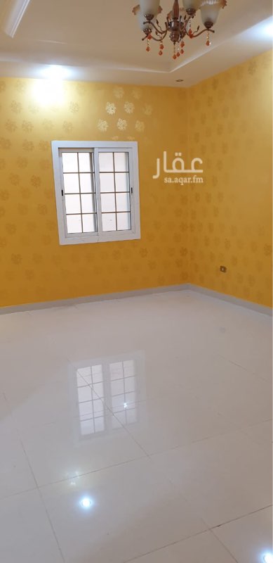 1699422 الشقه على واجهتين شمالي شرقي عباره عن 3 غرف وصاله وحمامين ومدخلين للشقه وسطح لها مدخل خاص من الشارع ولايوجد الا المالك فقط ويوجد تمديد للاسطوانه في الحوش يتم ركيبها تحت
قيمه الايجار ٢٠٠٠٠ ريال وطريقه الدفع حسب الاتفاق