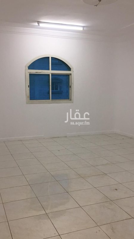 1551428 شقه 4 غرف وصالة بمساحة 156 متر ومطبخ وعدد 2 دورات مياة اكرمكم الله ، مطلوب 22000 للسنه تدفع على جزئين كل 6 شهور