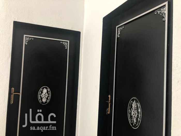 1749326 شقه مكونه من غرفتين نوم وصاله ومجلس رجال ودورتين مياه ومطبخ ومستودع وسطح مدخل مستقل عداد الكهرباء مستقل حي الرمال ( واحة الرمال ) وفي حال دفع سنه يصبح الايجار 12 الف