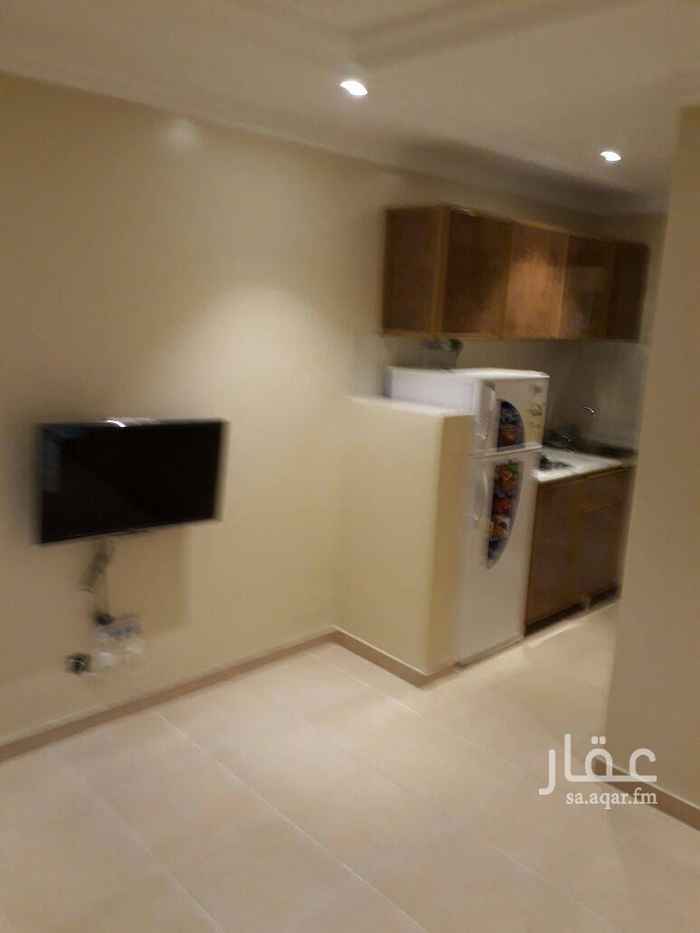 1554296 شقة واحدة فقط
غرفة وصالة ومطبخ امريكي ودورة مياة مفروشة أجهزة منزلية /
1300 ريال شامل الكهرباء والمياه وحارس دائم على مدار الساعة / عزاب