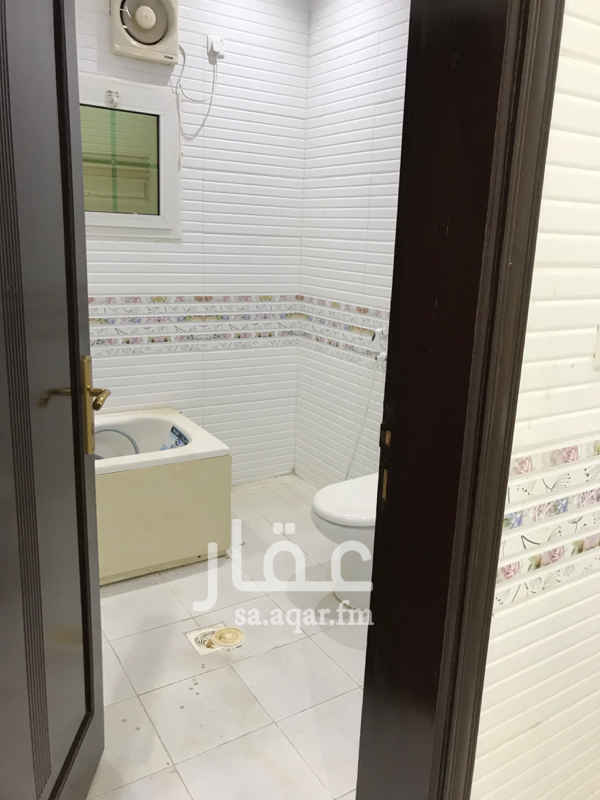 1650591 السلام عليكم تفاصيل الشقة كالاتي
مدخل واحد للشقة ، مجلس بدورات مياه معزول عن باقي الغرف ،مطبخ ، صالة ، ثلاثة غرف ، ثلاثة حمامات ، غرفة غسيل
الرجاء التواصل على هذا الرقم : 0540906029
