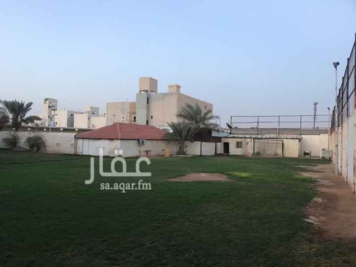 1475149 استراحة متكاملة تقريباً يوجد بها قسمين كل قسم مكتمل المرافق يوجد بها مسبح و ملعب كرة قدم و يوجد بها عدد 2 بيت شعر و المساحة على الصك 2350 متر و على ارض الواقع 2850 تقريباً راس بلوك شارع جنوبي تجاري و شارع 20 غربي و 20 شمالي و يوجد بها بئر ارتواز سيم المتر ب 2000 و اللبيع قريب
للتواصل واتساب فقط 0554484974