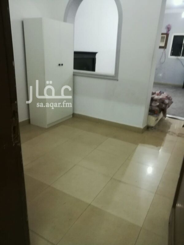 1380354 غرف للعزاب مكيفة وشاملة الكهرباء والماء . الصغيرة 1100ريال والكبيرة 1200 ريال .