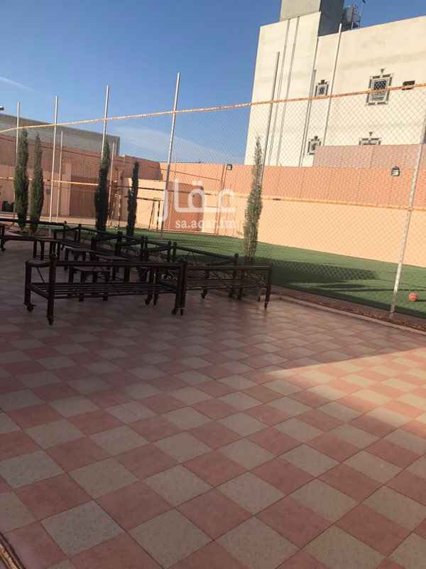 1476654 استراحه مع فله مع مجالس خارجيه في ريحه على ثلاثه شوارع وموقع مميز