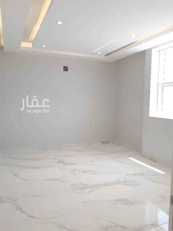 1644612 للبيع فله و٤ شقق مساحه ٤٥٠ متر الفله مكونه من الدور الارضي مجلس و صاله و مطبخ و كراج سياره و وغرفة سائق ومستودع وحوش و ٣ دورات مياه و الدور الأول ٤ غرف نوم وبوفيه وصاله و ٣ دورات مياه الشقق الشقه الارضيه مكونه من ٣ غرف وصاله ومطبخ و ٣ دورات مياه
الشقتين العلويه مكونات من ٣ غرف وصاله ومطبخ و دورتين مياه