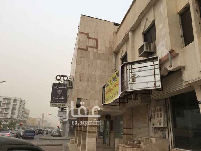 1510948 محلين للايجار خلف اسواق العقارية على طريق الملك سعود بجانب نظارات الفالح المساحه ٥٠م وبالامكان اخذ الشقه الخلفيه تصل المساحه الاجماليه الى ١٢٠م السعر للفتحتين ٢٥ الف