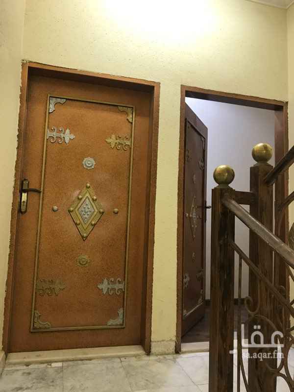 1207378 خمس غرف وصاله ٣ حمامات
مطبخ راكب شبه جديد ومكيفات راكبه
موقع الدور مميز جميع الخدمات قريبه منها
السعر ٣٠ الف وقابل لتفاوض
لتواصل 0555736810