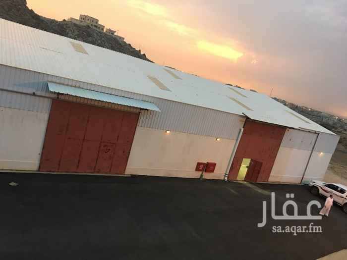 1118480 مستودع مع سكن ومكاتب وكهرباء خاصة للمستودع ، والموقع كامل مرخص
للتواصل :
0505742694