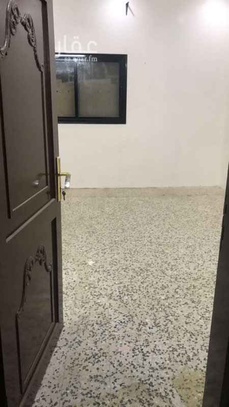 1567158 البيت مجدد بالكامل المطابخ جميعها مؤثثه ونظيفه♥️
- دفع الايجار سنوياً بالمبلغ المطلوب..