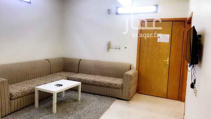1707577 شقة مكونة من ثلاث غرف ( غرفة نوم رئيسية ، غرفة نوم اطفال ، مجلس ) وصالة ومطبخ ودورتين مياه ( واحدة خاصة بغرفة النوم الرئيسية )
مؤثثة و مكيفة ، و يوجد حوش صغير .