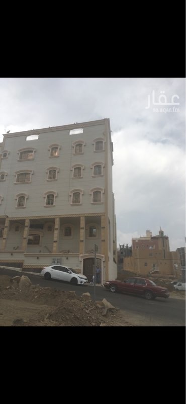1624948 شقه للايجار تبعد عن المسجد ٥٠ متر بجوار جميع الخدمات في حي الخالديه ابها ، حي هادء ، عداد كهرباء مستقل ، خزان مشترك كبير جداً مع شقه واحده فقط ، تابع لها حوش صغير مضلل ، السعر نهائي