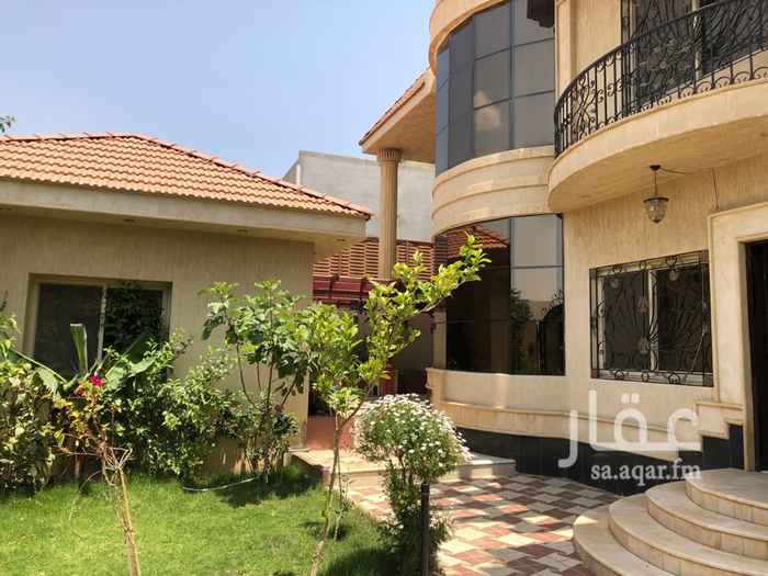 1582913 فيلا + اربع شقق + ملاحق علويه وارضيه وبدروم ومميزات جاكوزي وبخار ومكان نادي ومصعد وموقع طيب.... الخ
اضافة الي الاربع شقق كل شقه تتكون من ثلاث غرف ومطبخ ودورتين مياه ومستودع مع تشطيب ممتاز
ايضا يوجد ملحقين على السطوح بدورة مياه ومغاسل
