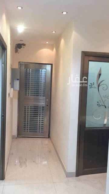 1732114 شقة ارضية بمدخل وحوش مستقل غرفتين نوم واحدة منهم ماستر +صالة +مقلط +مجلس +مطبخ بالنسبة لمجلس الرجال والصالة والمقلط تسبيكها اسبلت وباقي الغرف شباك
السعر قابل للتفاوض