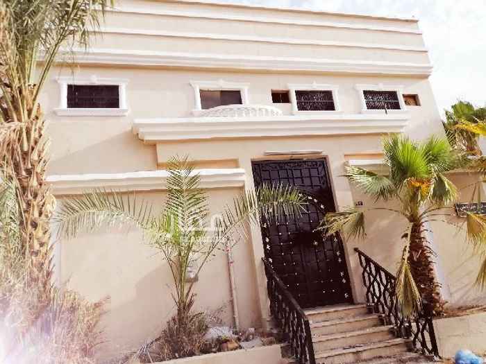 1628441 بيت دور وشقتين وملحق علئ شارعين المساحة 400فالصك وعلئ الواقع ٧٠٠