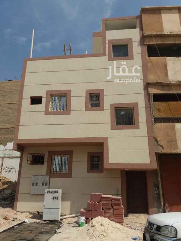1370009 غرفة مع دورة مياه مستقله، احجام الغرف مختلفة وتبدا الاسعار السنوية من ٣٠٠٠ الئ ٤٥٠٠ حسب حجم الغرفة. موقع ممتاز مظاهر لشارع السباله وشارع عرض ١٢م