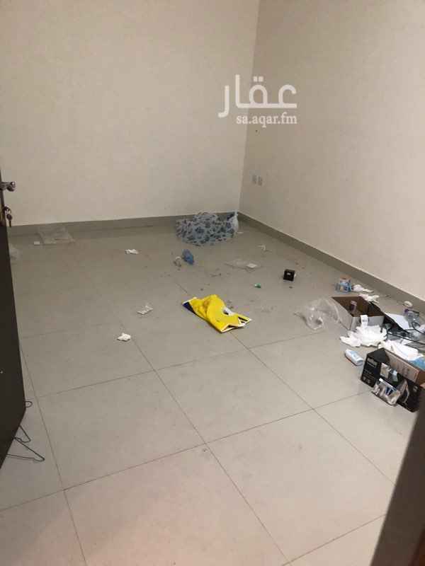 1507386 الهاشمي شقه الدور الارضي رقم ١
غرفيتن و صاله و ٢ دورات مياه
الشقه ننجددها من الى
