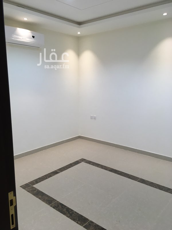 1643623 توجد شقق ٣غرف وصاله وغرفتين وصاله. و٤فرف وصاله التامين ١٠٠٠ريال مويه ٥٠٠ريال
يوجد قبو بيسمنت للسيارات اجاره لكل شقه بالسنه ١٠٠٠ريال غير ايجار الشقه