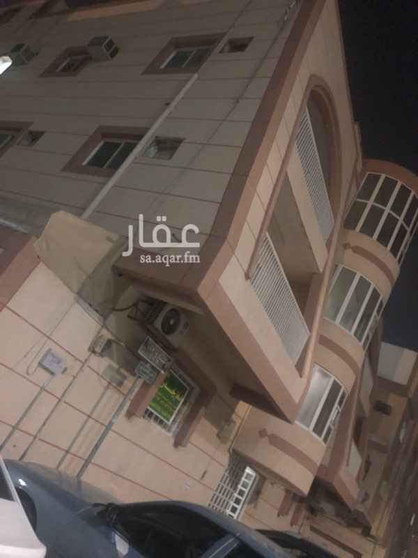 1754901 خمس غرف + ثلاث دورات مياه + مطبخ راكب ومطبخ خارجي + ثلاث مداخل من العماره وباب خارجي + 5 مكيفات سبلت راكبه