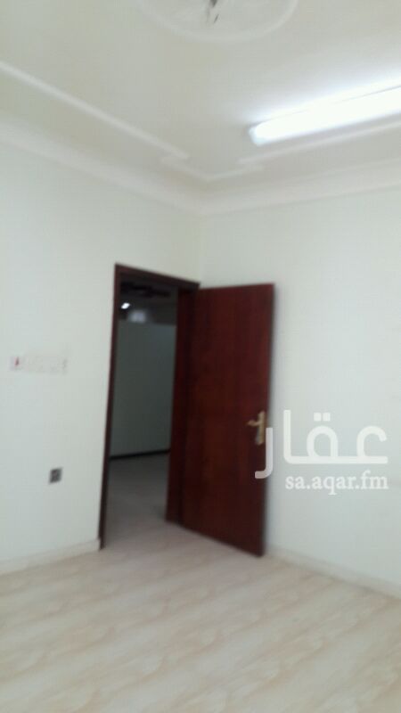 1093592 شقه مرخصه تجاري اربع غرف وصاله ومطبخ وحمامين
تصلح مقر شركات او موسسات