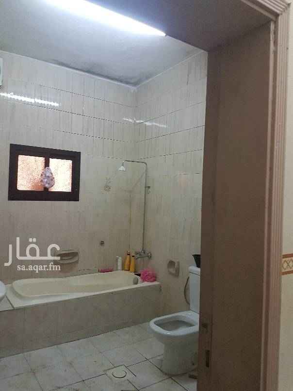 1587632 دور مستقل للايجار بحي عبدالله فؤاد بالدمام اربع غرف نوم وصاله ومطبخ ومجلس ومقلط وثلاث حمامات وحوش وغرفه سواق
يحتاج صيانه