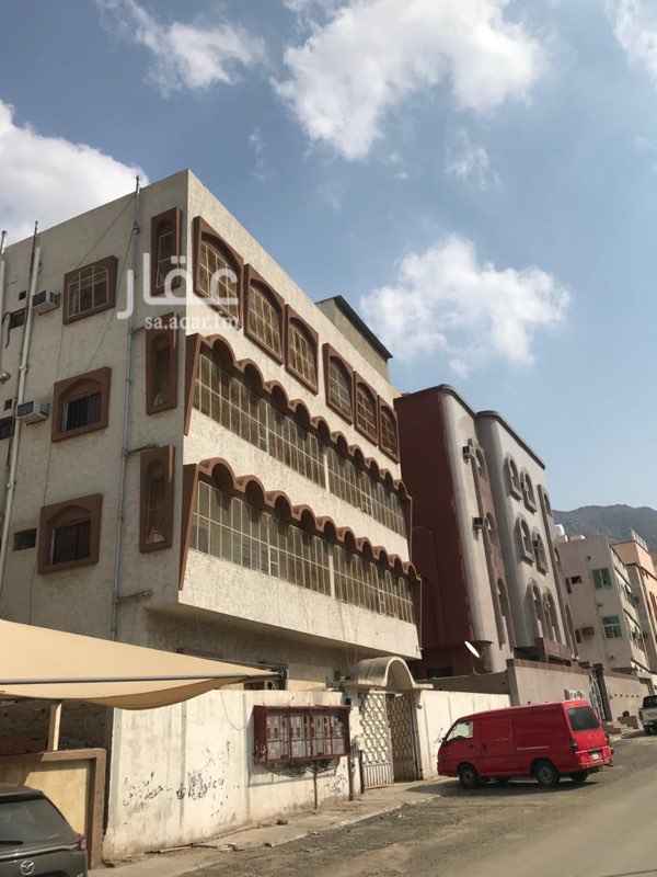 1288518 فرصه عماره مكونه من اربعه ادوار وملحق ، على شارعين تتكون من ثمانية شقق كل شقه تتكون من (4 غرف +مطبخ+صاله+دورتين مياه) والملحق مكون من (غرفتين + مطبخ +صاله+ دورة مياه) مساحة الأرض ((400متر مربع)) وخزان ارضي على مساحة البنيان > {بحي الغساله}.
على شارع 15 وعلى شارع6.
عمر العماره:25.
دخلها السنوي: 97 ألف.
مؤجره بالكامل.
المبلغ المطلوب : 1200000﷼ مليون وميتين ريال قابله للتفاوض للجادين فقط
((( من المالك مباشره)))