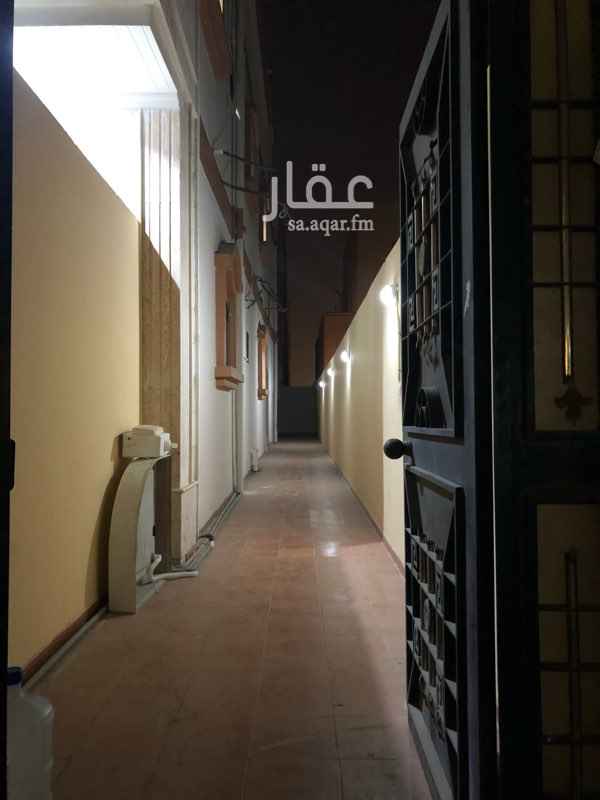 1534730 شقة بفيلا جميله وغرف كبيره 4*5 ومطبخ وصاله وثلاث دورات مياه الموقع هادي جدا قريب من المسجد والخدمات والمدارس ولايوجد سوى شقتين فقط مواقف متوفره وقريبه من المسجد
للتواصل واتس
او على رقم الحارس عبدالسلام لمعاينة الشقه
جوال / 0567343101
الايجار شهري