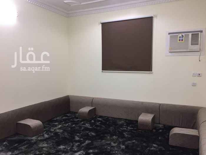 1268598 يوجد استراحات للايجار بالعرفاء شمال الطايف خلف محطة هوازن تتكون من غرفتين ومطبخ ودورة مياة وحوش قسم واحد لايوجد مدخل سيارة مؤثثة بالكامل اثاث جديد الشهر ب ١٥٠٠ ريال خزان ماء وعداد كهرباء مستقل للتواصل واتساب ٠٥٥٥٨٣٨٨٨٤ مكتب السلطان للعقارات والله ولي التوفيق.