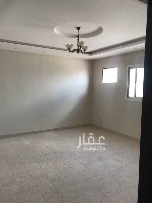 1207781 شقه مدخلين اربع غرف وصاله كبيره وصطح غرف كبار